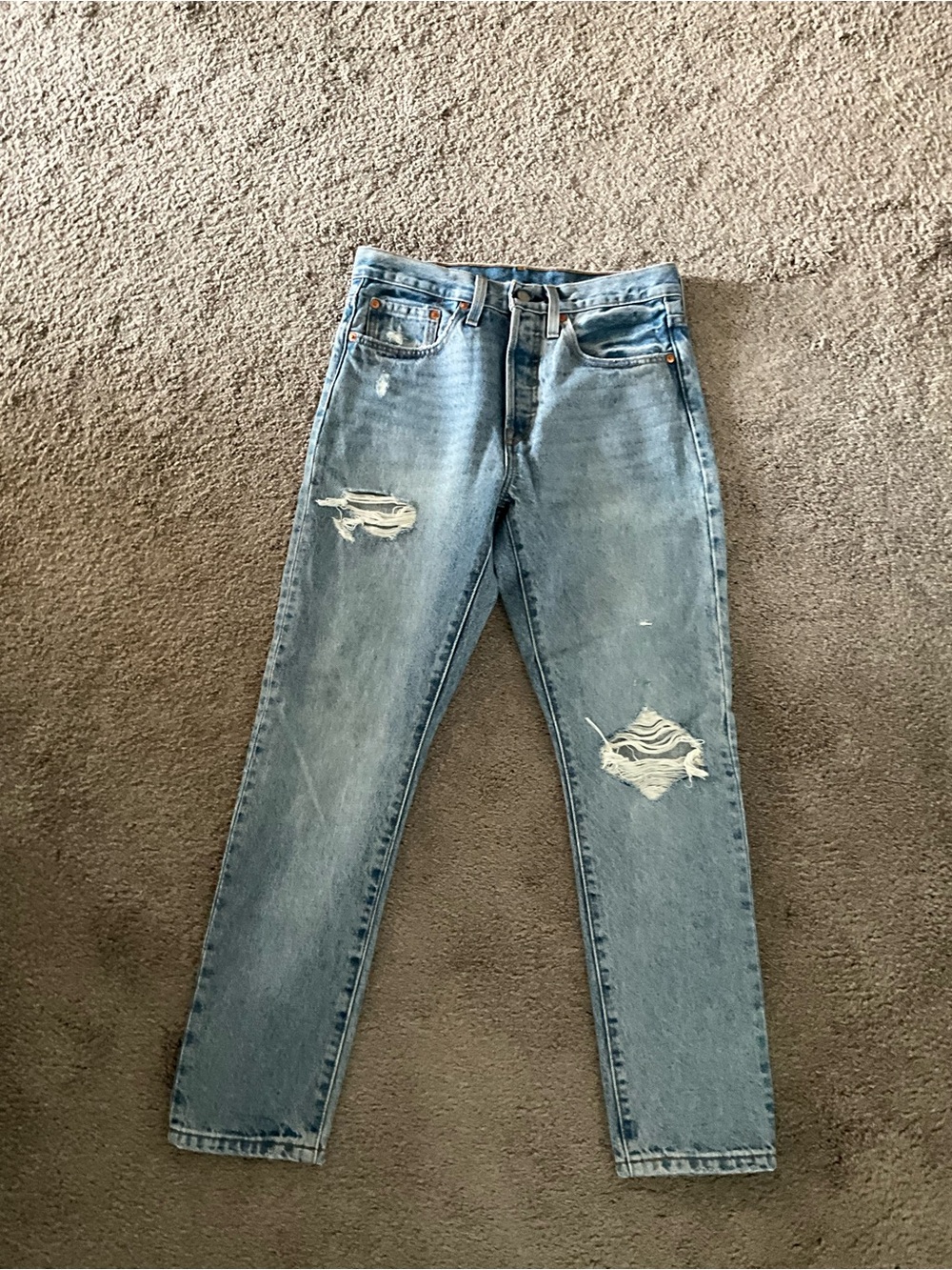 LEVIS- Light Wash Distressed Straight Leg Jeans